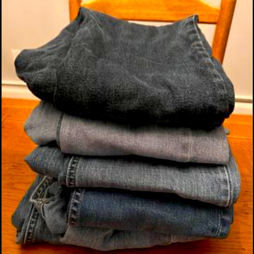 JEANS LOT/6 pairs: Levi’s jeans (5) 30x32 and Urban Pipeline (1), size 32x32